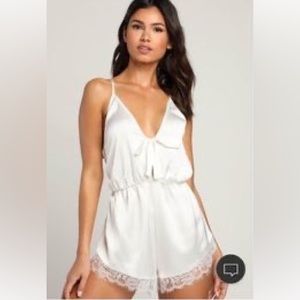 Lulu’s Ivory Satin Lace Lounge Romper Large